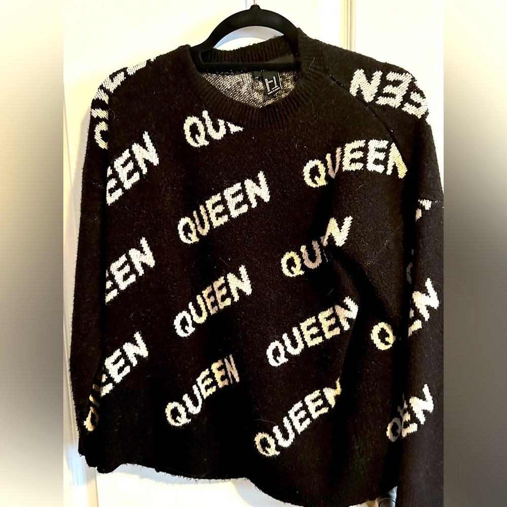 Queen Print Sweater